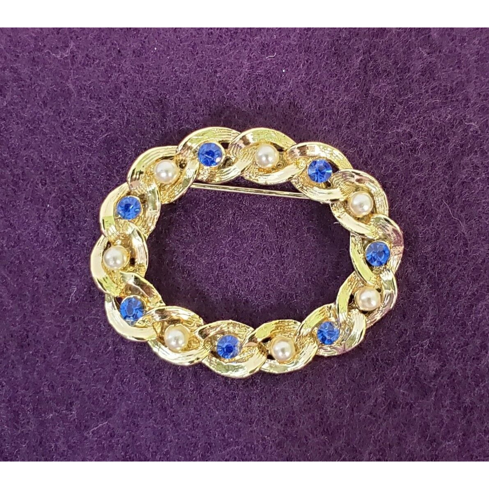 Vtg Signed Gerry's Oval Gold Tone Sapphire Blue Rhinestone Faux Pearl Brooch Pin